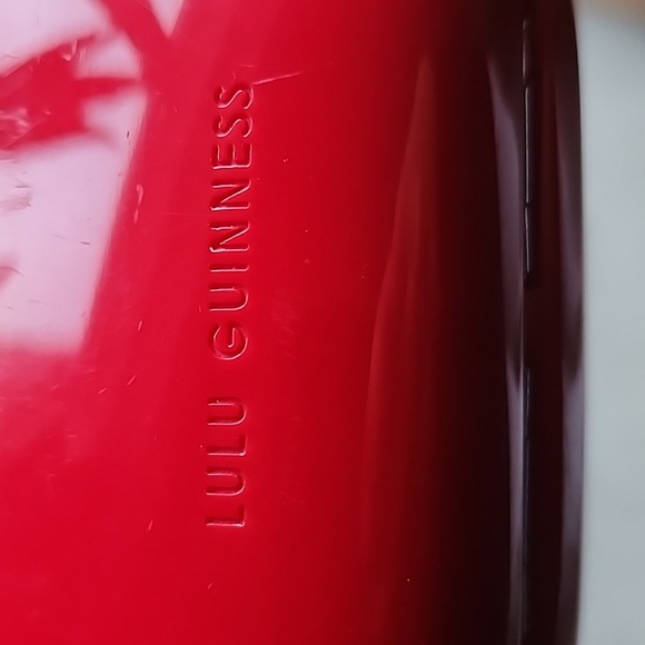 Iconic Lulu Guinnes Lip clutch - Picture 6 of 6